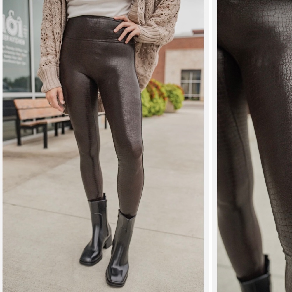 LIKE NEW ✨ Spanx Embossed Croc Leggings